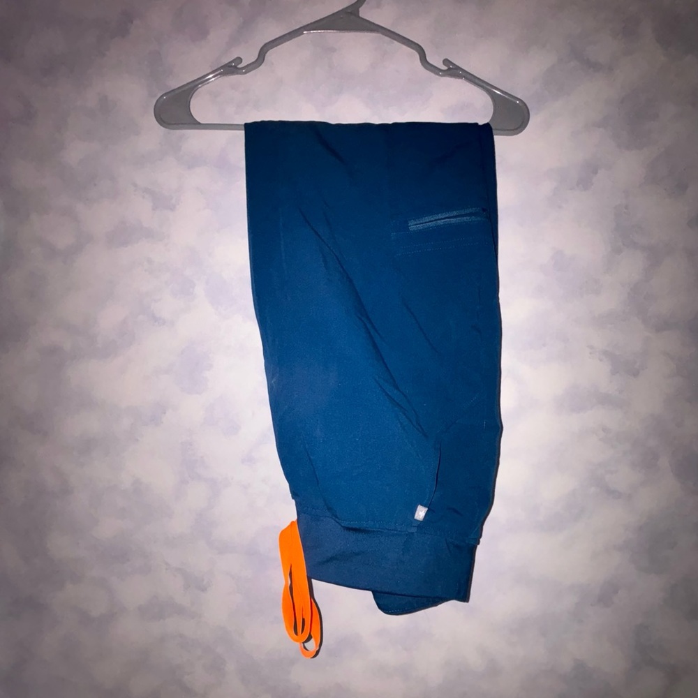XL Figs Zamora High Waisted 5-Pocket Scrub Joggers in Deep Reef